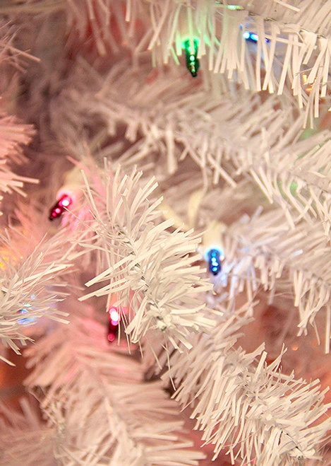 24" Pre-Lit White Cedar Pine Artificial Christmas Wreath - Multi Lights 4 24" Pre-Lit White Cedar Pine Artificial Christmas Wreath - Multi Lights - Image 2