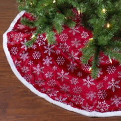 48" Red And White Snowflake Tree Skirt With Piping Trim Christmas Decor 7 48" Red And White Snowflake Tree Skirt With Piping Trim Christmas Decor -Christmas Decoration Store dyno 2483807 1 03 30054.1599268263