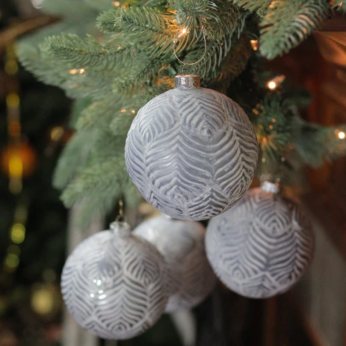 Northlight 4ct Silver And White Antique Style Glass Christmas Ball Ornaments 4" (100mm) 4 Northlight 4ct Silver And White Antique Style Glass Christmas Ball Ornaments 4" (100mm) - Image 2