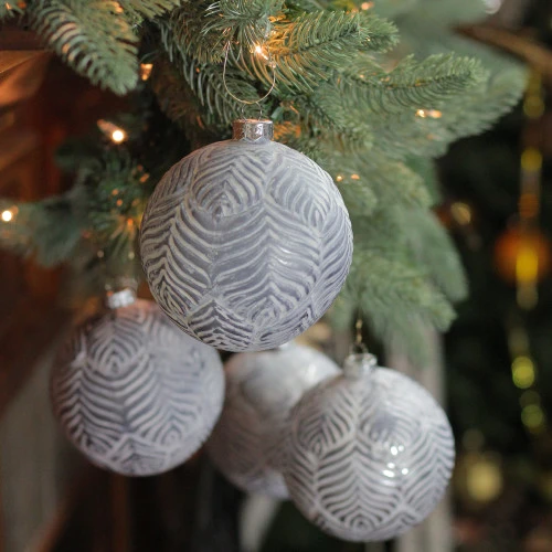 Northlight 4ct Silver And White Antique Style Glass Christmas Ball Ornaments 4" (100mm) 5 Northlight 4ct Silver And White Antique Style Glass Christmas Ball Ornaments 4" (100mm) - Image 3